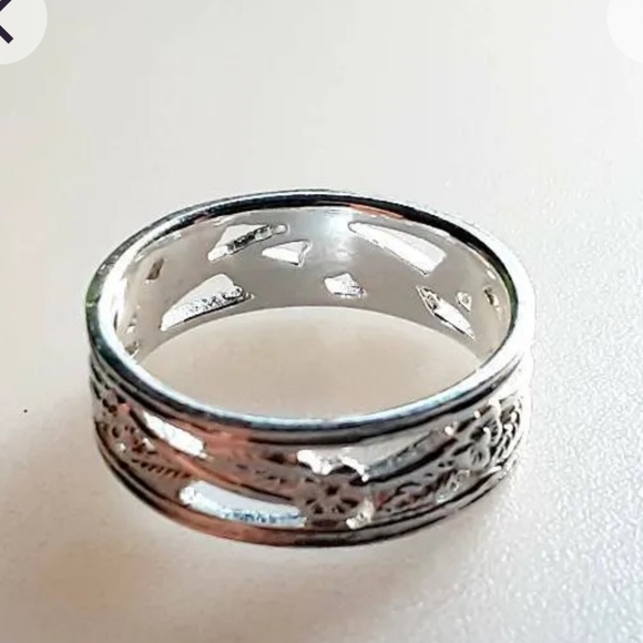 NEW Wide Band Sterling Silver Ring - Approximate Sz 6 - 6.5 - Picture 4 of 4